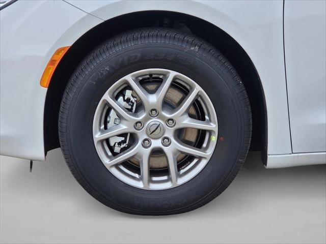 2025 Chrysler Voyager LX