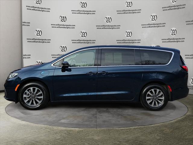 2024 Chrysler Pacifica Hybrid Select