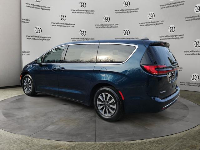 2024 Chrysler Pacifica Hybrid Select