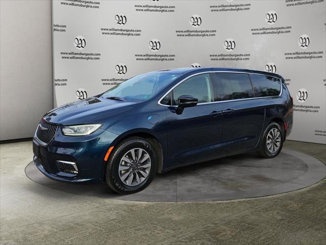 2024 Chrysler Pacifica Hybrid Select