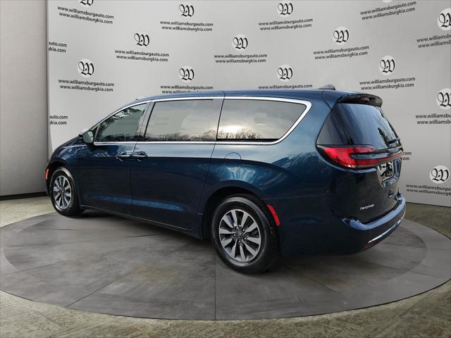 2024 Chrysler Pacifica Hybrid Select