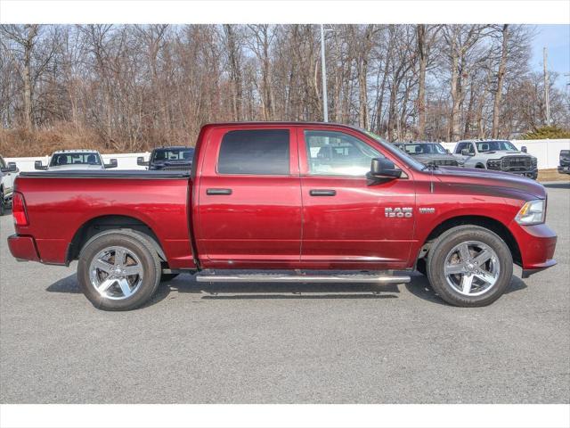 2017 RAM 1500 Express Crew Cab 4x4 57 Box