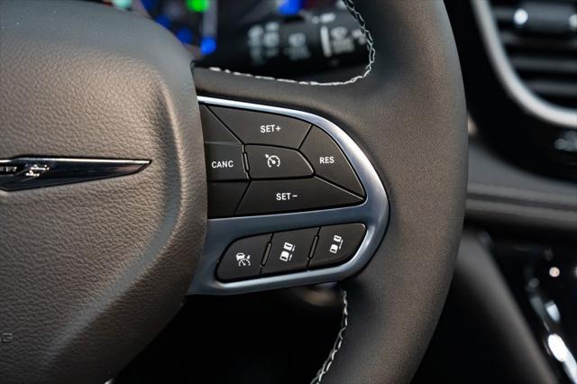 2026 Chrysler Pacifica Select AWD
