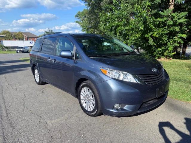 2015 Toyota Sienna XLE 8 Passenger