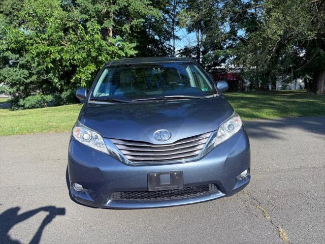 2015 Toyota Sienna XLE 8 Passenger