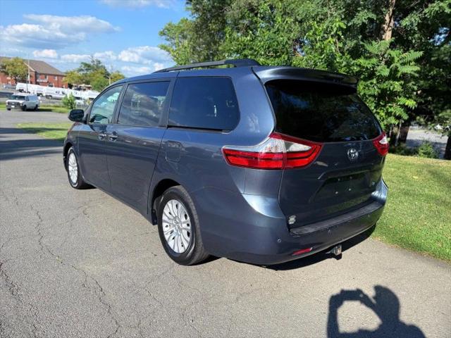 2015 Toyota Sienna XLE 8 Passenger