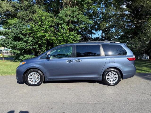 2015 Toyota Sienna XLE 8 Passenger