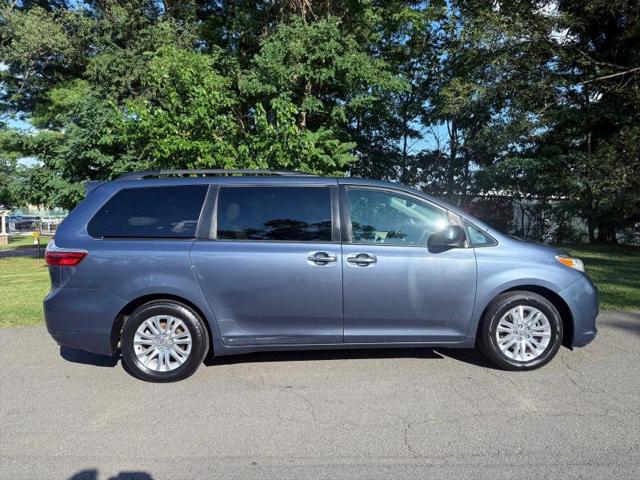 2015 Toyota Sienna XLE 8 Passenger