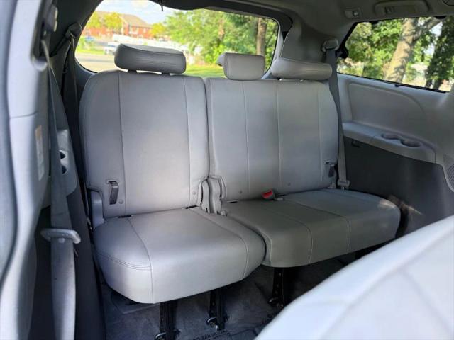 2015 Toyota Sienna XLE 8 Passenger