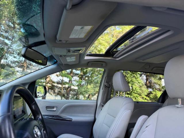 2015 Toyota Sienna XLE 8 Passenger