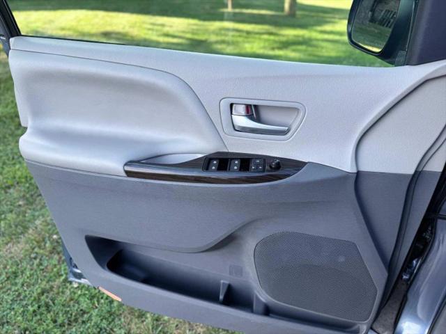 2015 Toyota Sienna XLE 8 Passenger