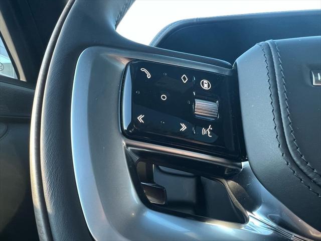 2026 Land Rover Range Rover P615 SV