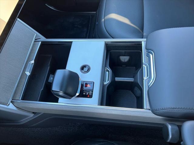 2026 Land Rover Range Rover P615 SV
