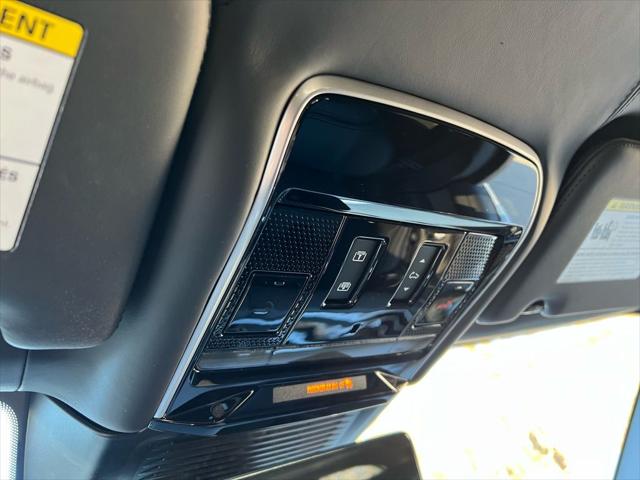 2026 Land Rover Range Rover P615 SV