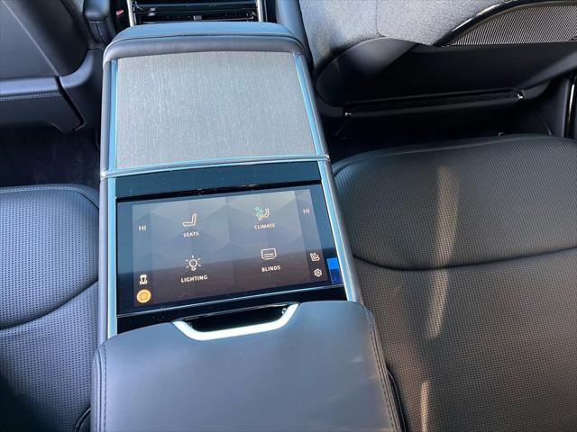 2026 Land Rover Range Rover P615 SV