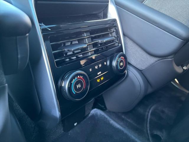 2026 Land Rover Range Rover P615 SV