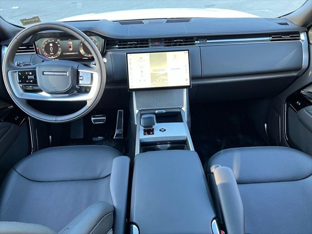 2026 Land Rover Range Rover P615 SV