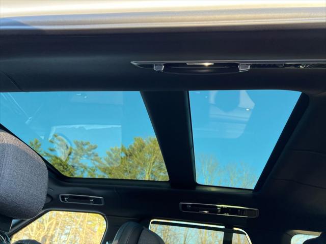 2026 Land Rover Range Rover P615 SV