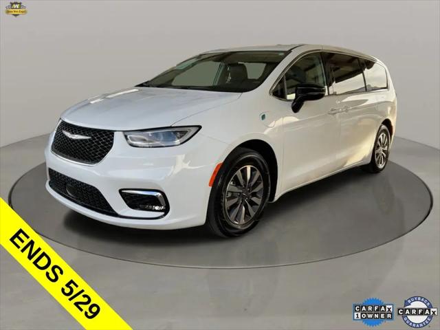 2024 Chrysler Pacifica Hybrid Select