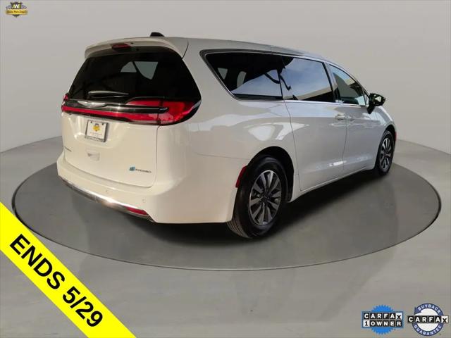 2024 Chrysler Pacifica Hybrid Select