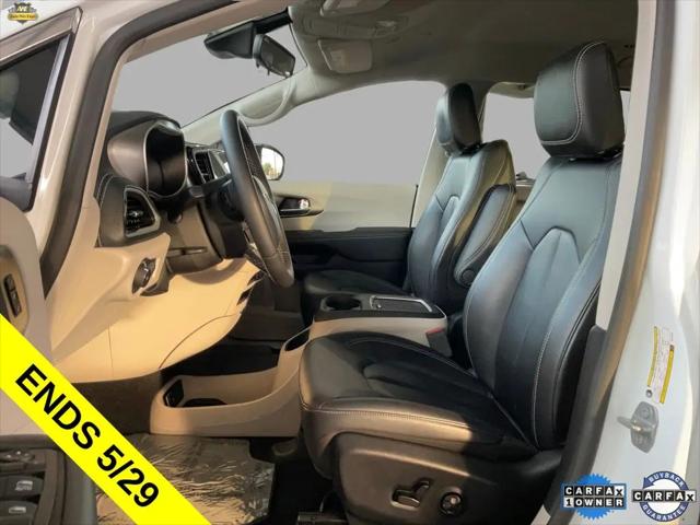 2024 Chrysler Pacifica Hybrid Select