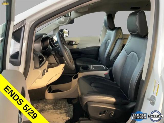 2024 Chrysler Pacifica Hybrid Select