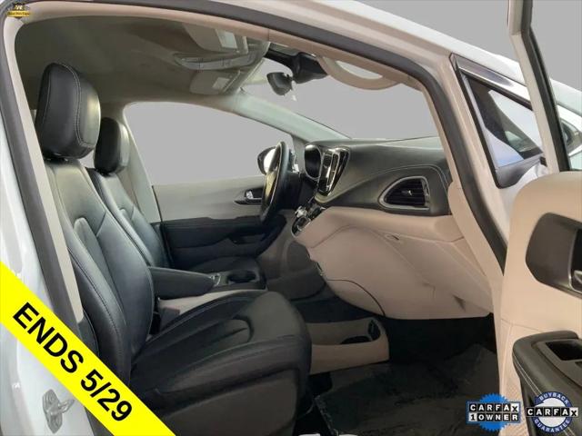 2024 Chrysler Pacifica Hybrid Select