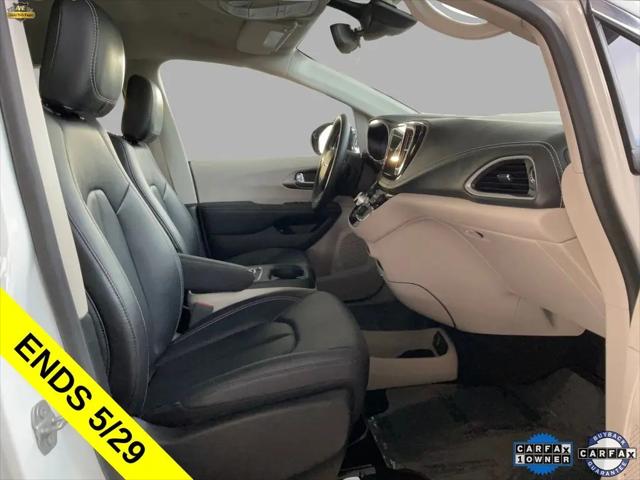 2024 Chrysler Pacifica Hybrid Select