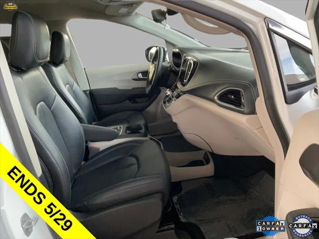 2024 Chrysler Pacifica Hybrid Select