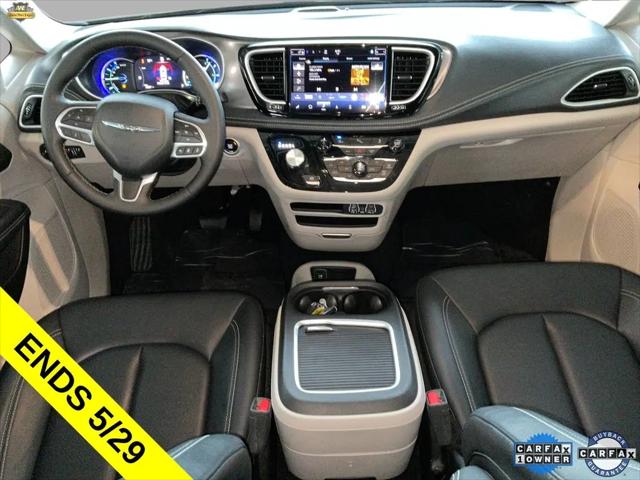 2024 Chrysler Pacifica Hybrid Select