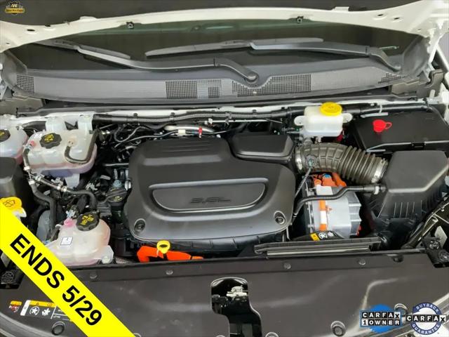 2024 Chrysler Pacifica Hybrid Select