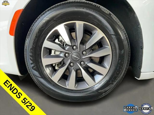 2024 Chrysler Pacifica Hybrid Select