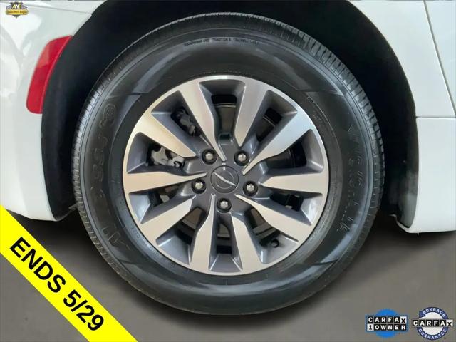 2024 Chrysler Pacifica Hybrid Select