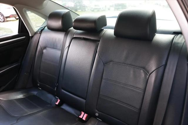 2016 Volkswagen Passat 1.8T SE