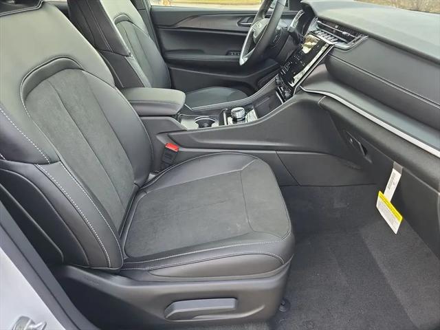 2025 Jeep Grand Cherokee L Altitude 4x4
