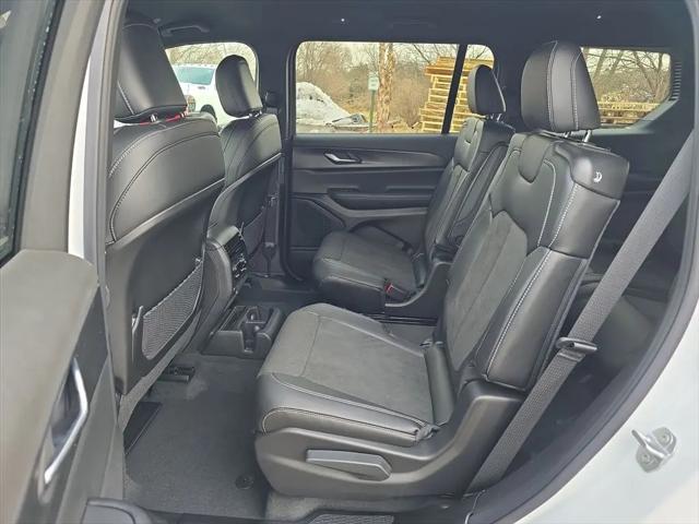 2025 Jeep Grand Cherokee L Altitude 4x4