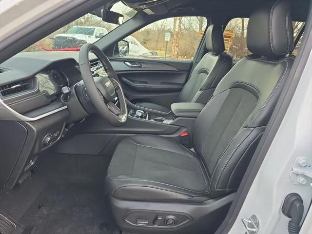 2025 Jeep Grand Cherokee L Altitude 4x4