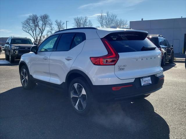 2026 Volvo XC40 Plus, B5 AWD Gas (mild hybrid), Dark