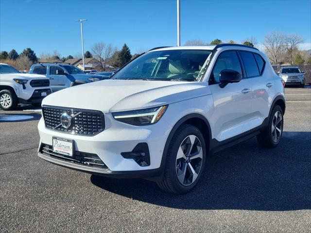 2026 Volvo XC40 Plus, B5 AWD Gas (mild hybrid), Dark