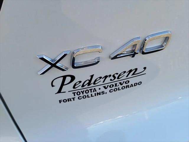 2026 Volvo XC40 Plus, B5 AWD Gas (mild hybrid), Dark