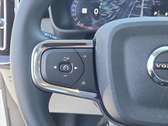 2026 Volvo XC40 Plus, B5 AWD Gas (mild hybrid), Dark