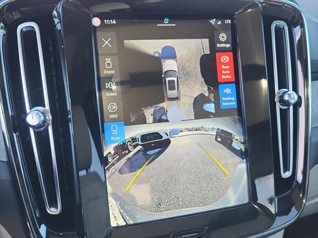 2026 Volvo XC40 Plus, B5 AWD Gas (mild hybrid), Dark