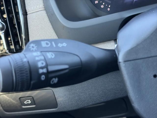 2026 Volvo XC90 Plus, B5 AWD Gas (mild hybrid), Gasoline, Bright, 7 Seats