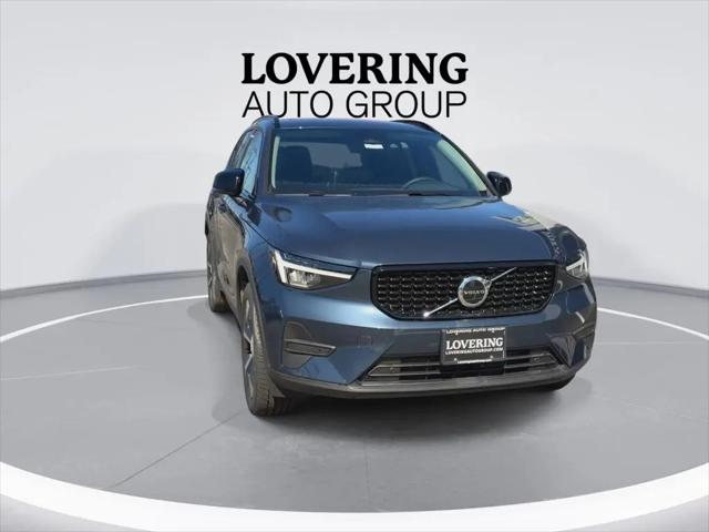 2026 Volvo XC40 Core, B5 AWD Gas (mild hybrid), Dark