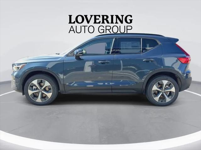 2026 Volvo XC40 Core, B5 AWD Gas (mild hybrid), Dark
