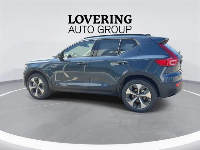 2026 Volvo XC40 Core, B5 AWD Gas (mild hybrid), Dark