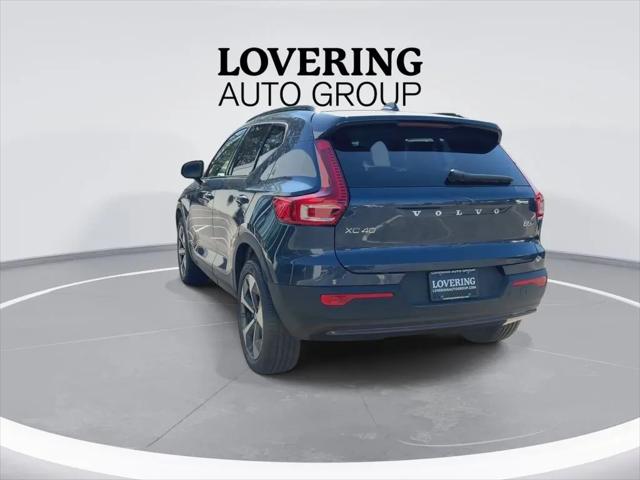 2026 Volvo XC40 Core, B5 AWD Gas (mild hybrid), Dark