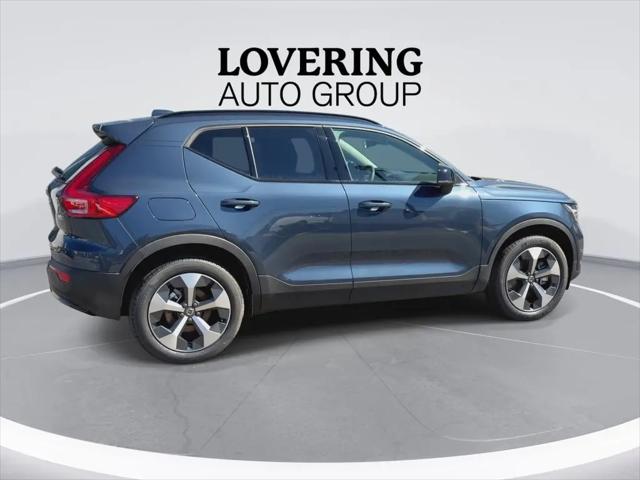 2026 Volvo XC40 Core, B5 AWD Gas (mild hybrid), Dark