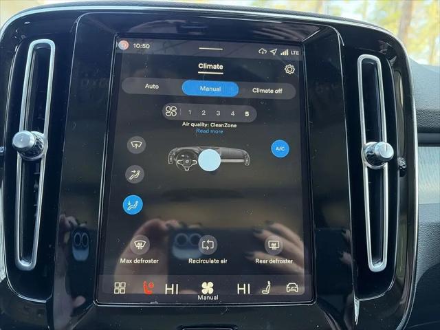 2026 Volvo XC40 Core, B5 AWD Gas (mild hybrid), Dark