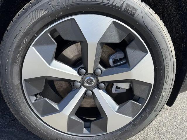 2026 Volvo XC40 Core, B5 AWD Gas (mild hybrid), Dark